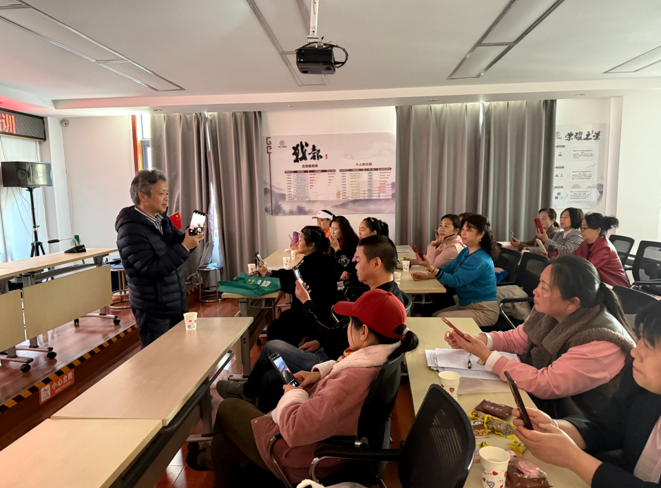 和顺社区微项目手机摄影技能培训顺利开展(图2)